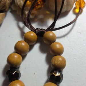 Pulsera Artesanal con decorados de esferas naranja , sencilla pulsera para acompañar vestidos claros o ropa blanca.